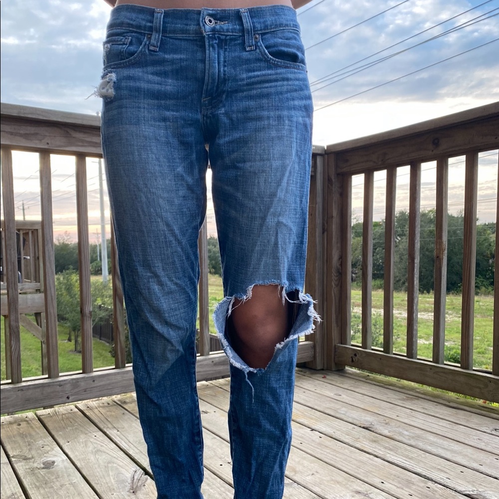 Lucky Brand Ripped Boyfriend Jeans size 26 (s)